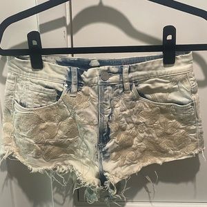 Floral detailing Jean shorts